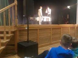 Rok szkolny 2023-2024 - 16 - Pa½dziernikowe spotkania uczniów ze sztukÑ teatralnÑ